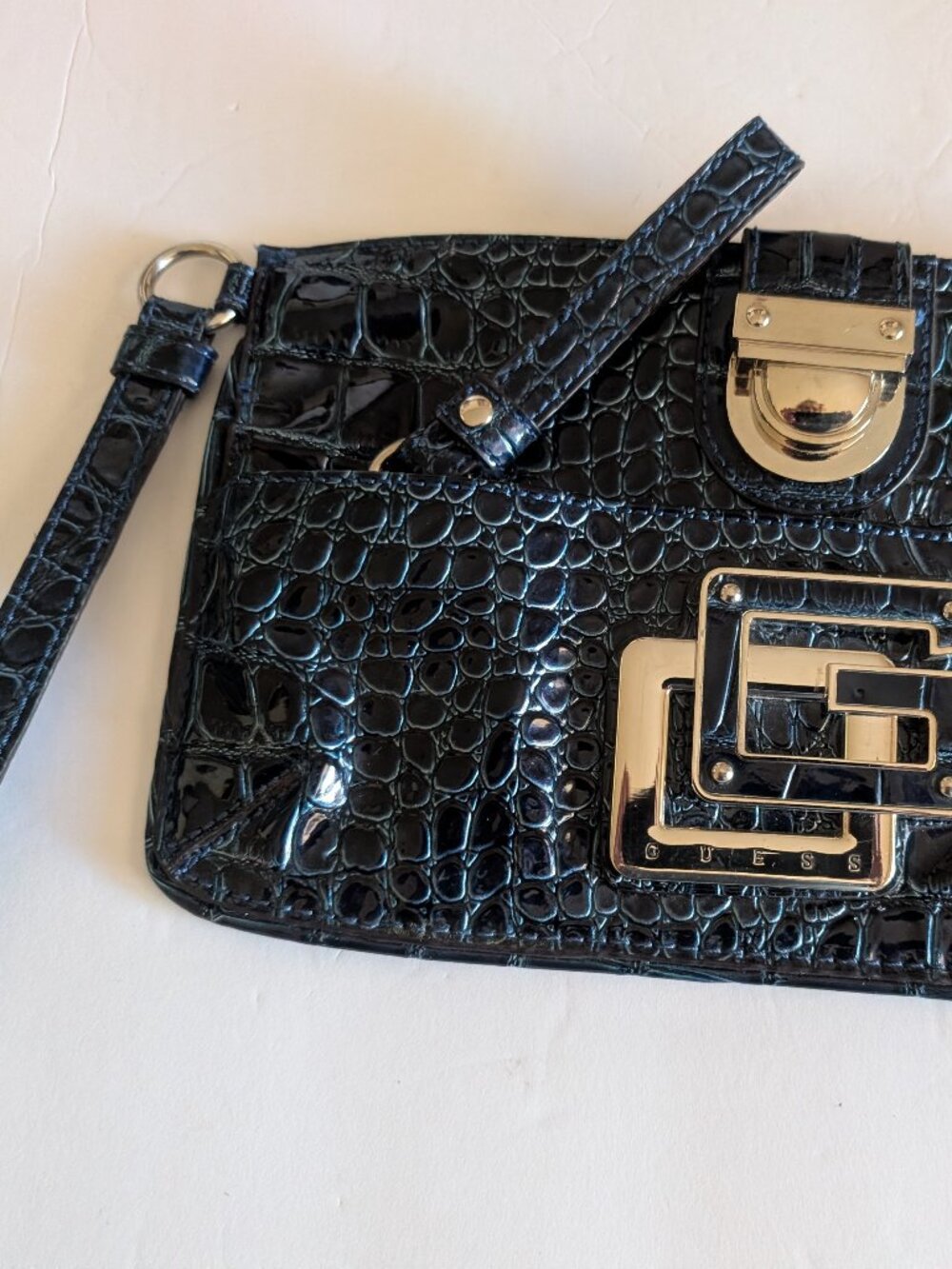 GUESS 1990's MIDNIGHT BLUE CLUTCH FAUX CROC WITH WRIST STRAP AND ZIPPERS